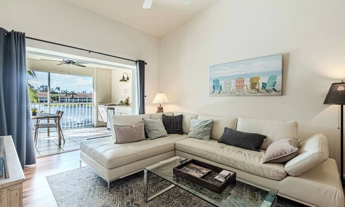 Naples Condominio | Your home away from home.