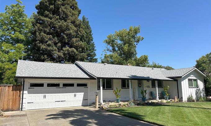 Carmichael Casa | Your HOME away from HOME! 3-bdrm in Carmichael w/ AC, WiFi, fitness room