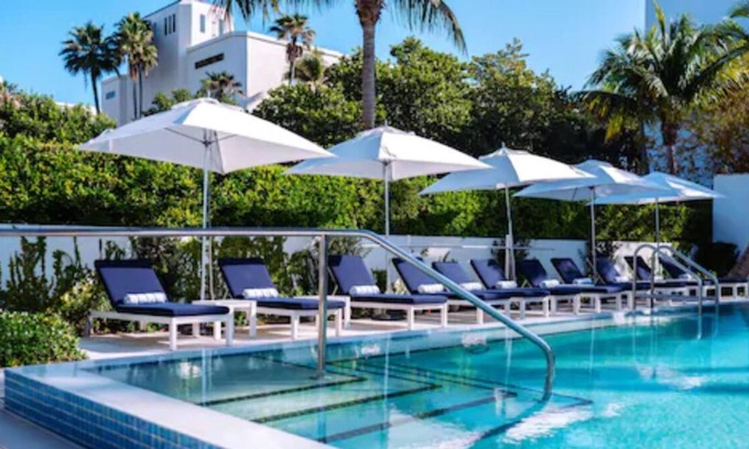 Palm Beach Casa | Your Home Away From Home! 3 Modern Rooms | Private Beach Access + Free Parking