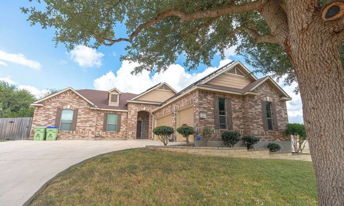 San Antonio Casa | Your home away from home awaits. Cozy 4-bedroom house with tons of space for all