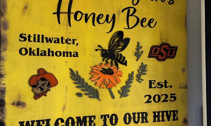 Stillwater Casa | “Your Honey Bee”100%,Newer4-bedroom housewith everything incharming Stillwater,“