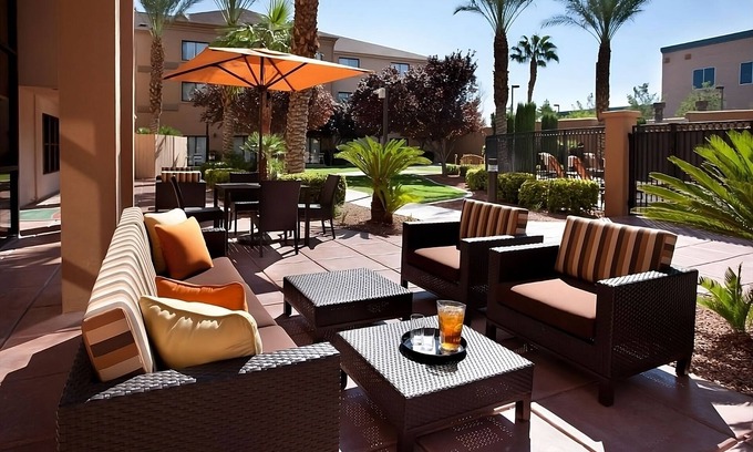 Las Vegas Hotel | Your Ideal Home Base for Exploring Vegas! Outdoor Pool & Whirlpool!