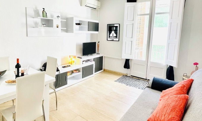 el Camp d'en Grassot i Gracia Nova Apartamento | Tu refugio ideal en Barcelona: disfruta del relax cerca de la Sagrada Familia!