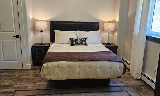 Gardiner Cabina | Your Ideal Retreat! Onsite Parking, Near Gardiner Downtown!