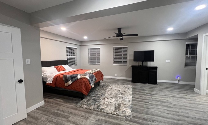 Lawrence Casa | Your Indiana Retreat