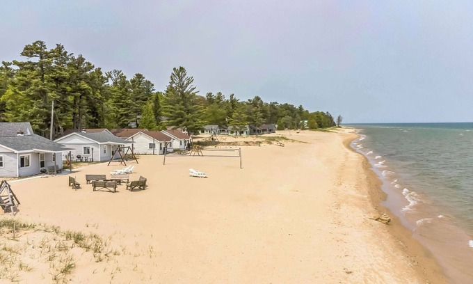 Greenbush Apartamento | Your Lake Huron Escape! Cozy 2BR Cottage in Greenbush