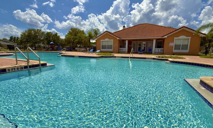 Crystal Cove Casa | Your Lakeview Getaway in Crystal Cove – Sunsets, Comfort & Great Location