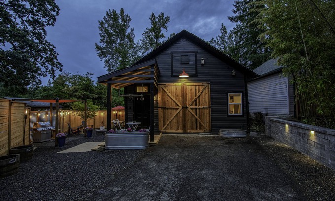 South Hills Cabaña | Your Lil' Barn Away From Home