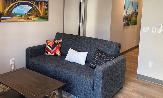 Riverside Apartamento | Your Lovely 1 Bed Travel Apartment in the Heart of Spokane
