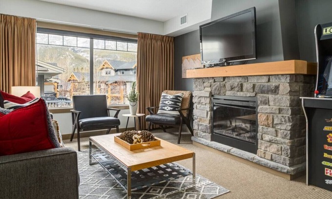 Dead Man's Flats Apartamento | Your Lovely 3BR/2BA Condo at the Edge of Canmore