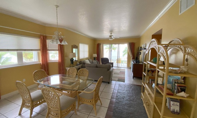 Old Man Bay Condominio | ¡Su retiro de Oceanside lo espera!