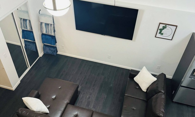 Terre Haute Casa | Your One Of A Kind Suite with WiFi, AC in welcoming Terre Haute