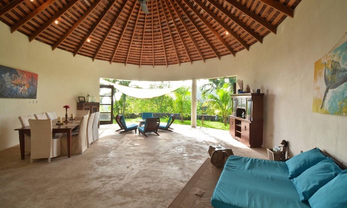 Belmont Villa | Construido dentro de las paredes de un magnífico antiguo molino de azúcar circular