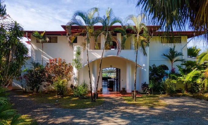 Savegre Casa | Your own house in the jungle, 5 minutes from the beach!