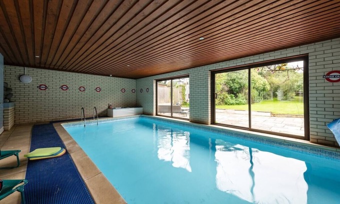 Arbury Apartamento | Your Own Private Pool House - Cambridge - Sleeps 9