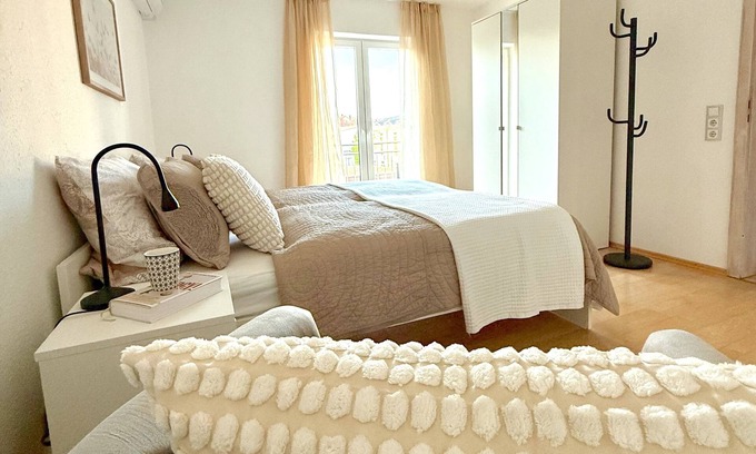 Hanhofen Apartamento | Your Palatinate time-out - new with style, balcony and dream garden