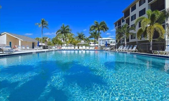South Island Condominio | Your Paradise Awaits: Discover sun, sand, and serenity on Estero Island.