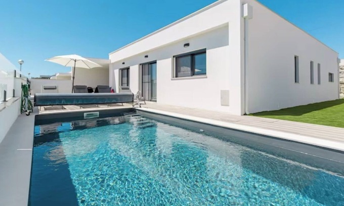 Atalaia Villa | Your Peace & Quiet, close to the Silver Coast