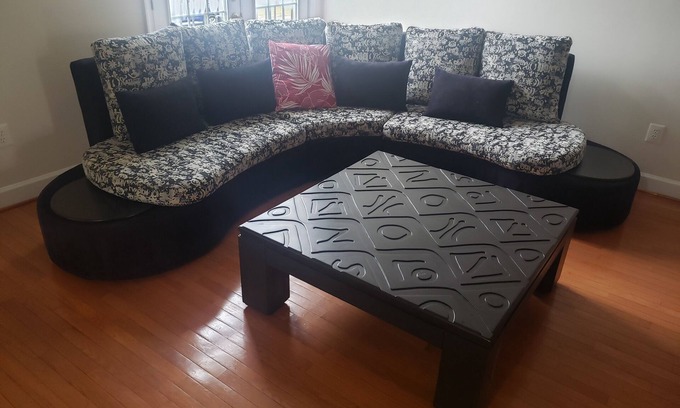Gaithersburg Casa | Modern Home with Perks