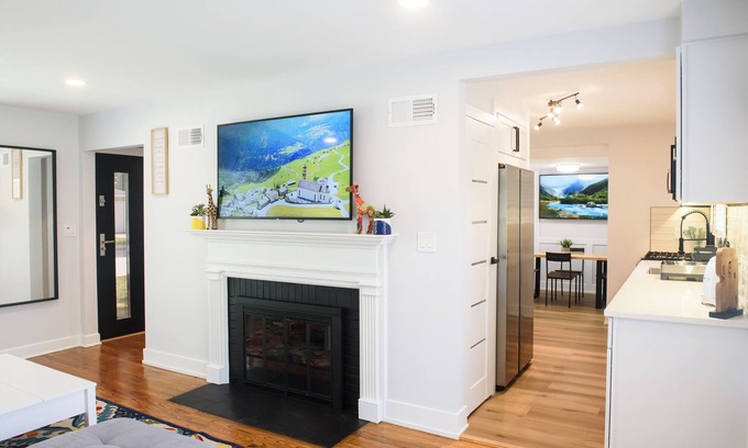 Arlington Heights Casa | Your perfect stay! Fenced yard, pets, infants, families welcomed!