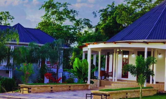 Moshi Villa | Charming 2-bedroom bungalow in welcoming Kiboriloni with WiFi, AC