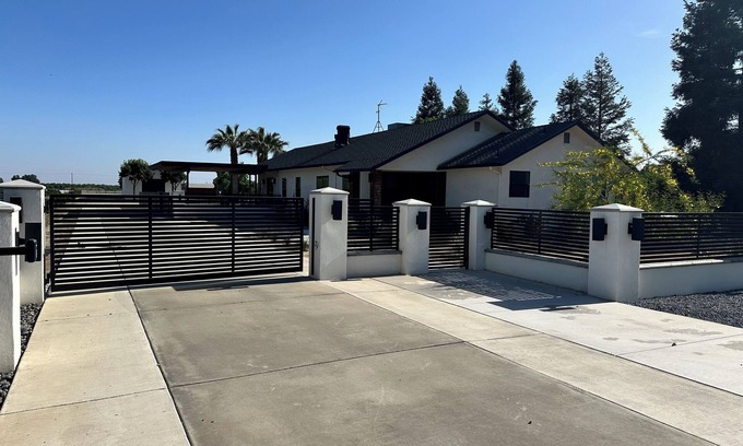 Visalia Casa | Your private pool with this “Modern Oasis" in the country. Gateway to it all.