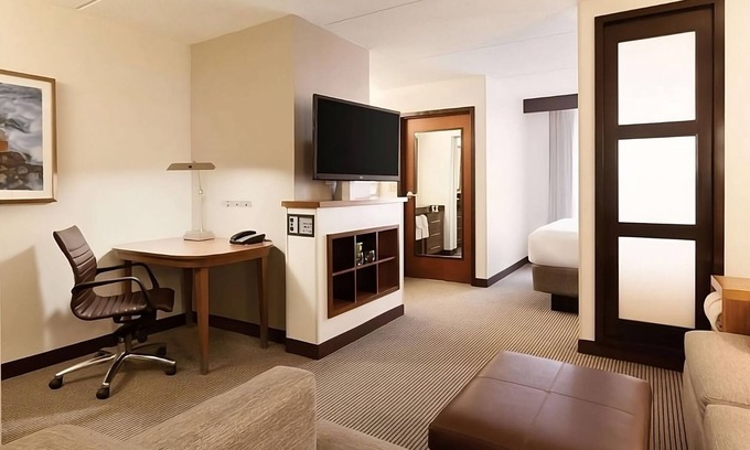 Gwinnett Place Apartamento | Your Relaxing Getaway Awaits! Family-friendly Unit. Near Bunten Road Park!