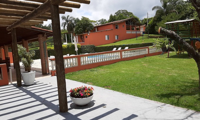 Ibiuna Cabaña | Chacaratrevisoal, climatizada, única dedetizada, limpieza, tranquilla 65km de SP