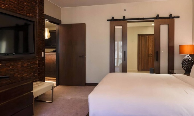 Black Hawk Casa | Your Spacious Getaway w/ a King Bed! Spa, Bar