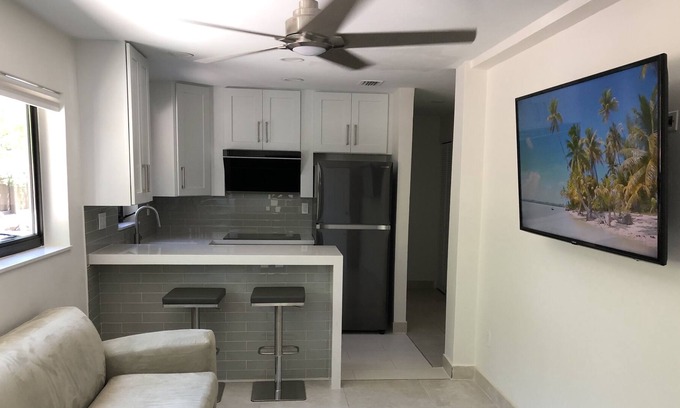 Hallandale Beach Alquiler De Eote | Your Spotless Clean 5-Star Suite - 6 min from the beach