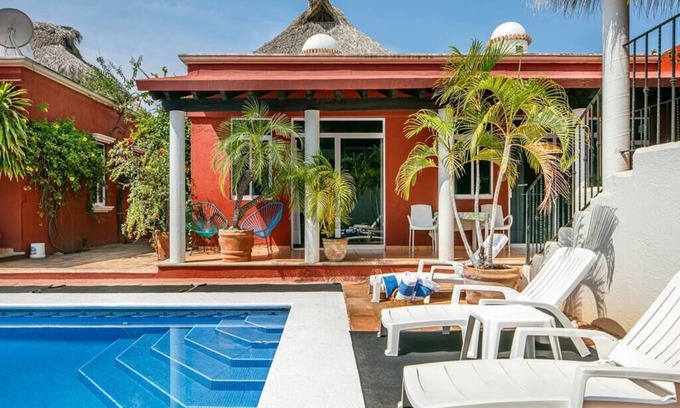 Hidalgo Casa | Your Tropical Paradise Getaway