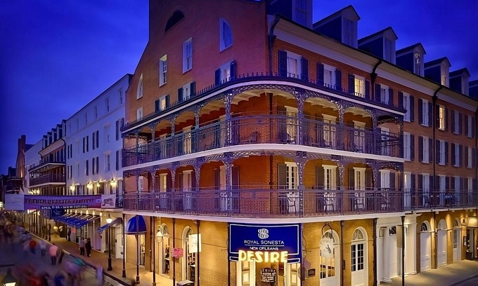 French Quarter Complejo | Your Ultimate Leisure Stay Near Jackson Square! Pets are Allowed, w/ Pool
