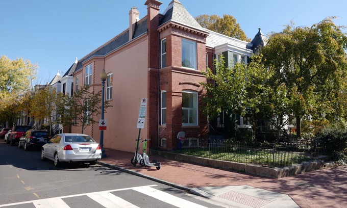 H Street Corridor Apartamento | Your Vibrant & Musical destination right on H St!