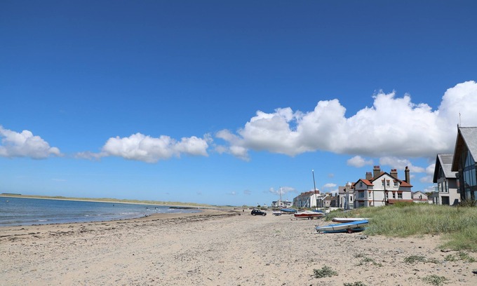Bryngwran Cabaña | YR HEN LAETHDY, pet friendly, character holiday cottage in Rhosneigr