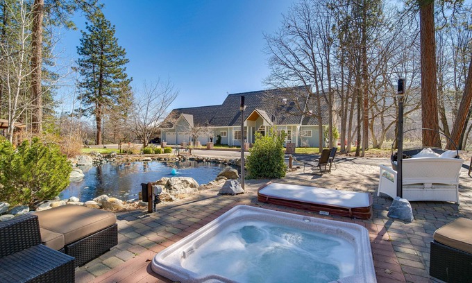 Yreka Casa | Yreka Home w/ Outdoor Oasis on 20 Wooded Acres!