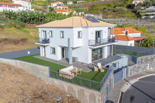 Ribeira Brava Villa | Yuri Big House