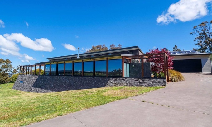 South Bowenfels Casa | Yurnga - one of the best views in the Blue Mountains