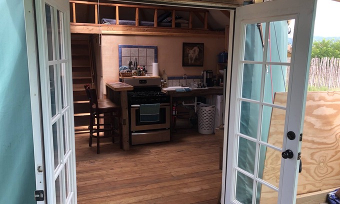 El Prado Casa | Yurt in Earth-Ship community! Solar Air-conditioning/Heating! Full Kitchen/Bath!