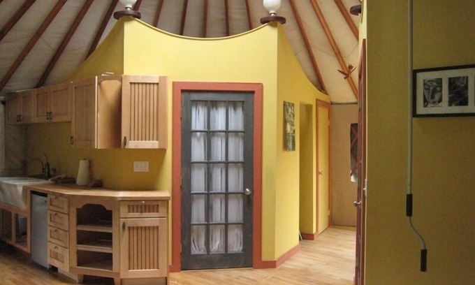 Accord Casa | Yurta en lugar muy privado en 27 acres Horse Farm w / hot tub