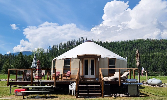 Superior Cabina | Yurt on the Clark Fork River