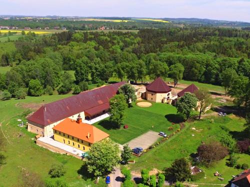 Cernousy Casa | Zámecký Dvůr Černousy
