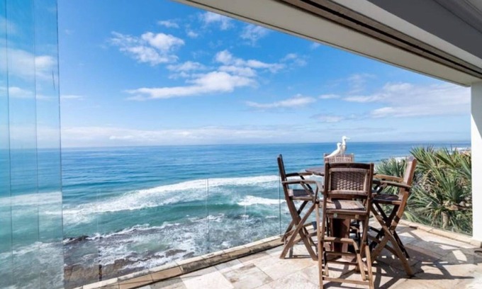Shaka's Rock Apartamento | 3 Bedroom Beachfront Apartment