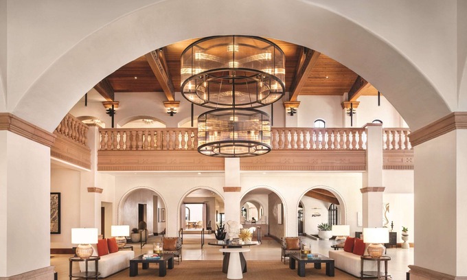 Oxnard Shores Complejo | Zachari Dunes on Mandalay Beach, Curio Collection by Hilton