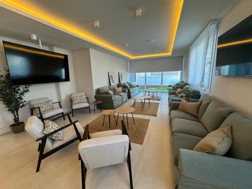 Centro Comercial Cama Y Desayuno | ZAHIRA Homes