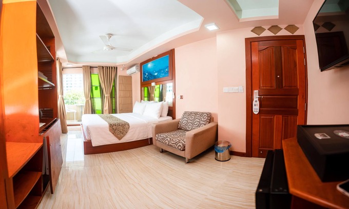 Male Casa | ZAN LODGE