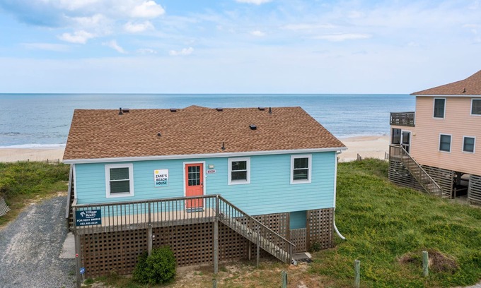 South Nags Head Casa | Zane's Beach House: Oceanfront, Spa, Dog Friendly