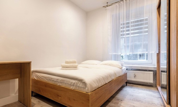 Katowice Apartamento | Zawodzie 3-Bedroom Apartment