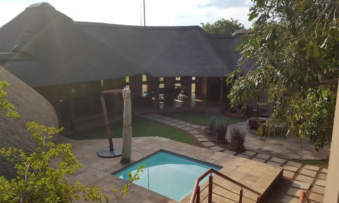 Leeupoort Chalet De Esquí | Zebula Golf Estate and Spa - Giraffe Plains 4 pax Moi Signature Luxury villa