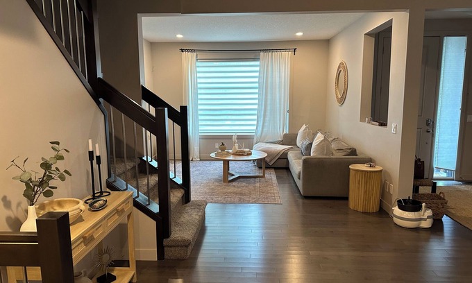 Crescent Heights Casa | Zen Den: Inner City 4-plex close to DT & Calgary Stampede