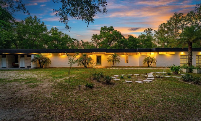 Floral City Casa | Zen Escape Pool Trails Outdoor Kitchen